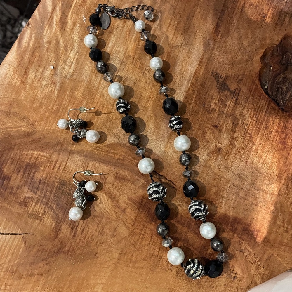 White House Black Market jewelry set
